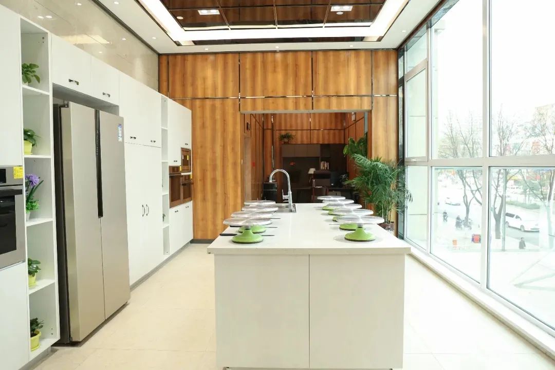 ���c(di��n)�W(xu��)У�h(hu��n)��