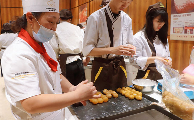 �������